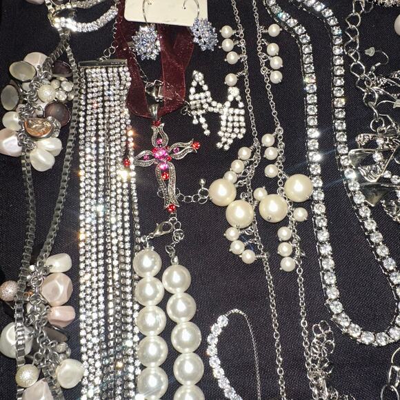 Bundle jewelry lot 55+ pieces modern silver tone faux pearls rhinestones - Picture 2 of 16